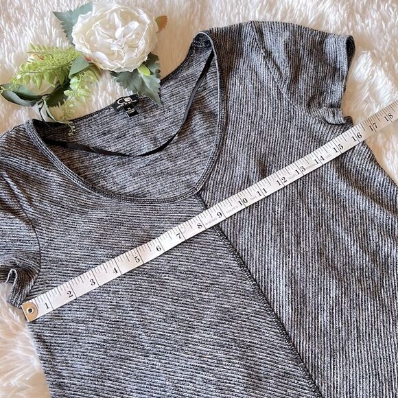 Cable & Gauge Asymmetrical Shark-bite Hem Tunic Top M - Picture 2 of 9